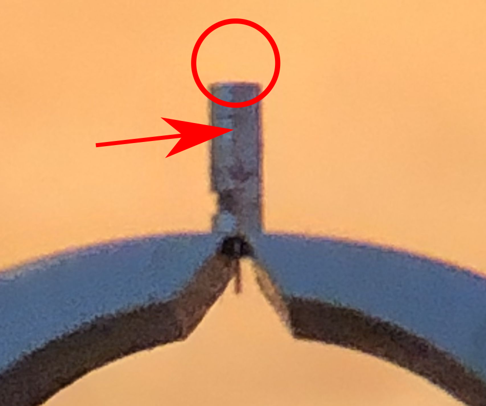 Kapotte balans as met gebroken pin en scheur