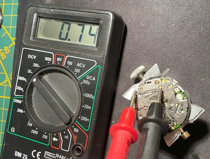 Spanning batterij voor opladen